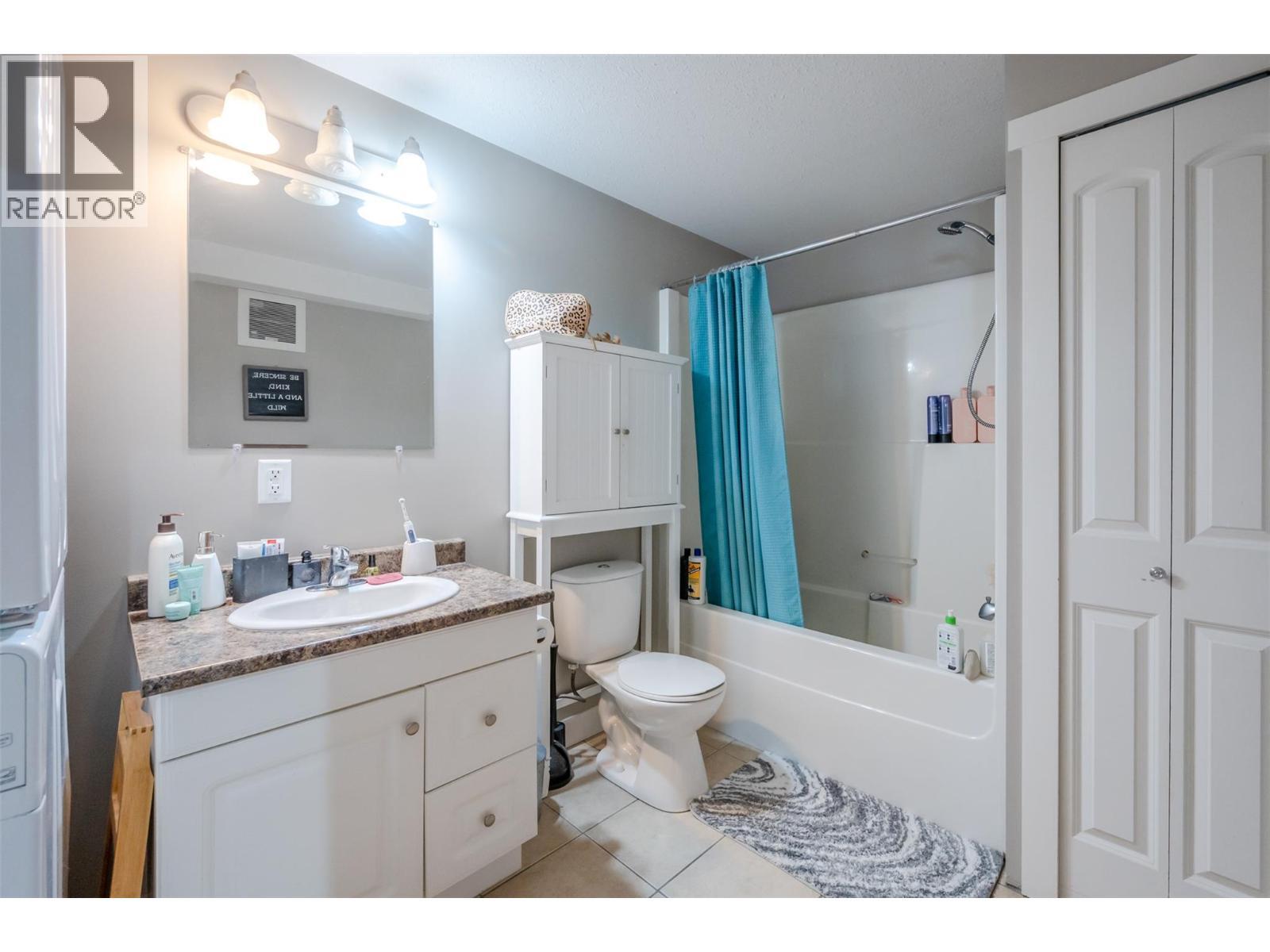192 Nicola Place, Summerland, BC - Indoor Photo Showing Bathroom