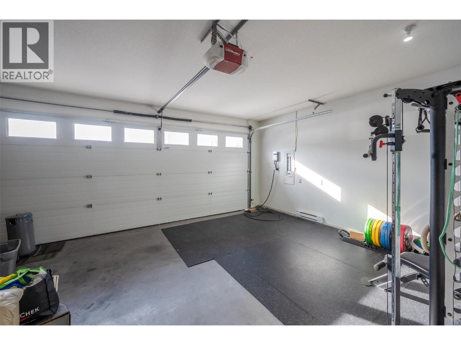 192 Nicola Place, Summerland, BC - Indoor Photo Showing Garage