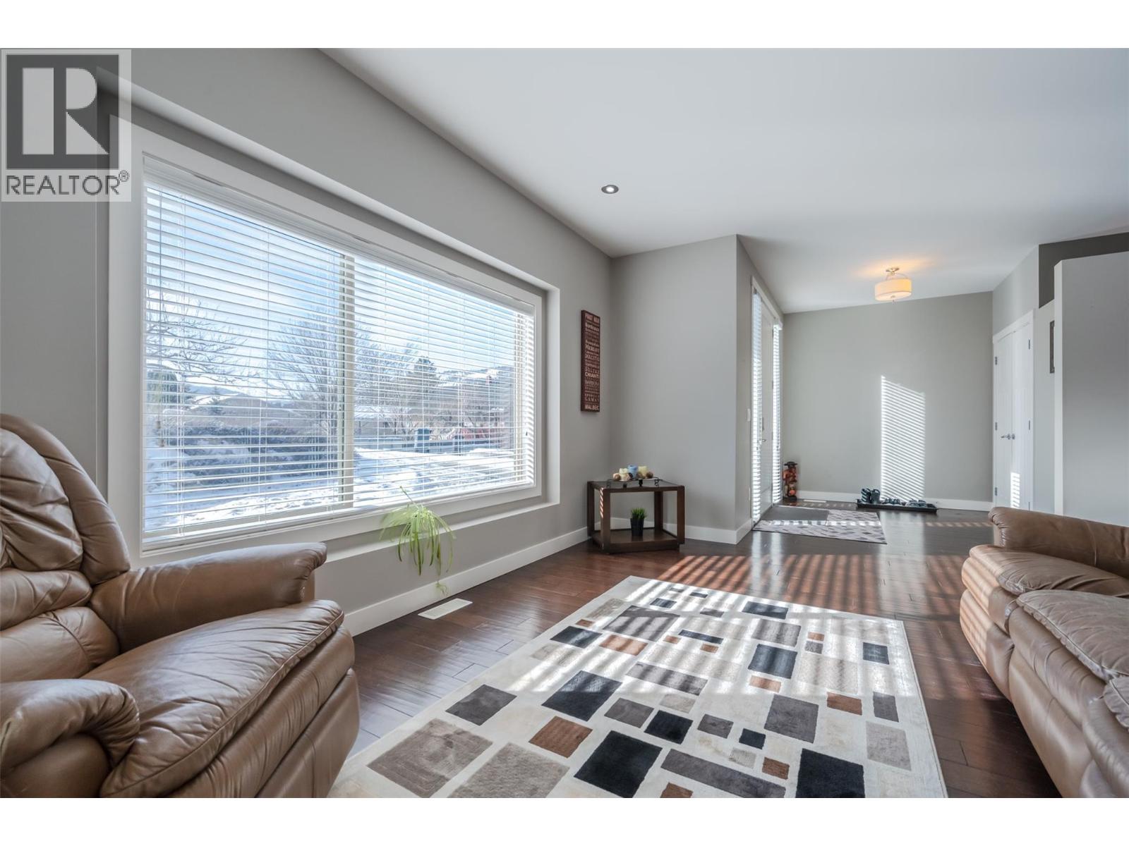 192 Nicola Place, Summerland, BC - Indoor Photo Showing Living Room