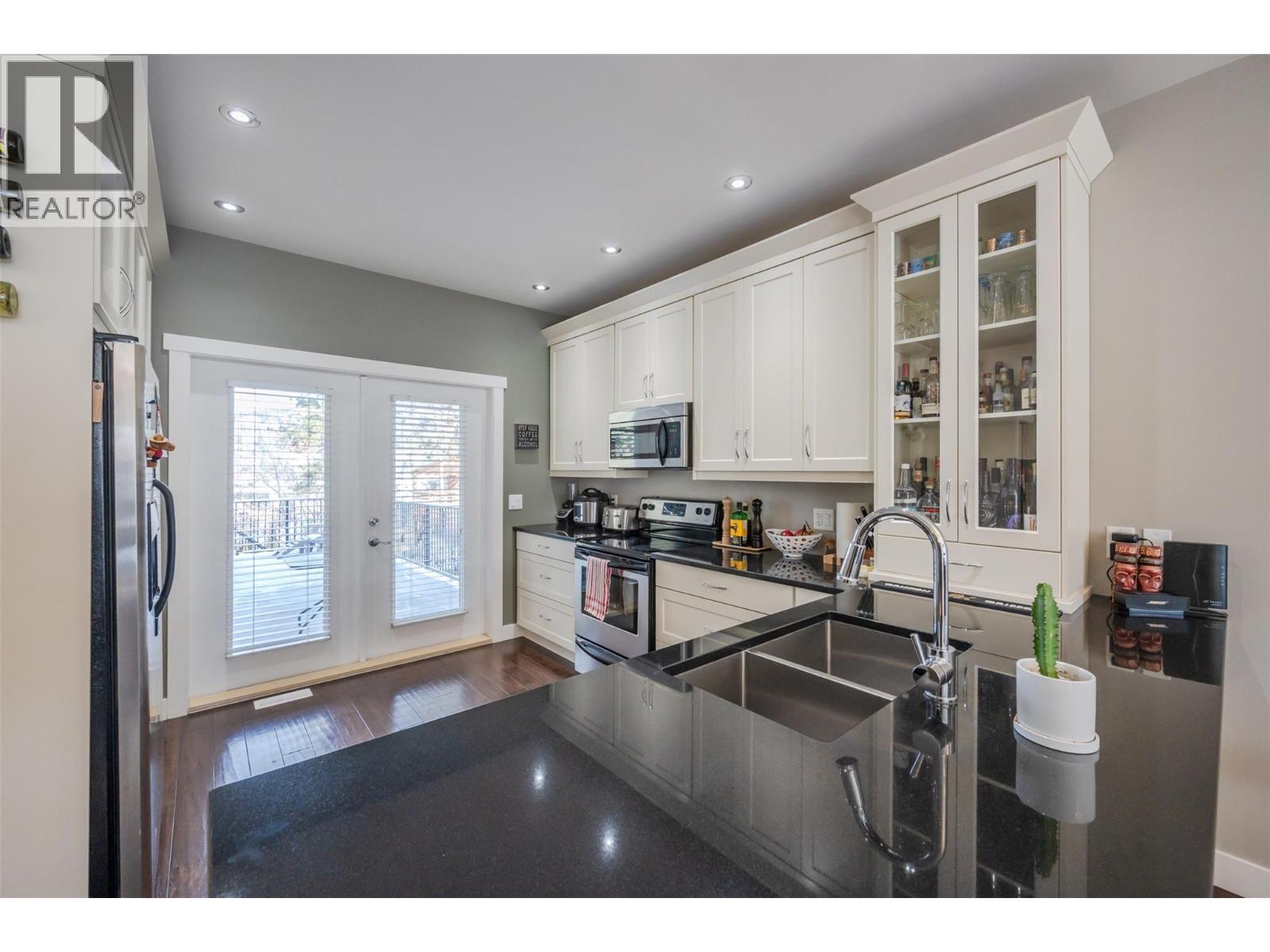 192 Nicola Place, Summerland, BC - Indoor Photo Showing Kitchen With Double Sink