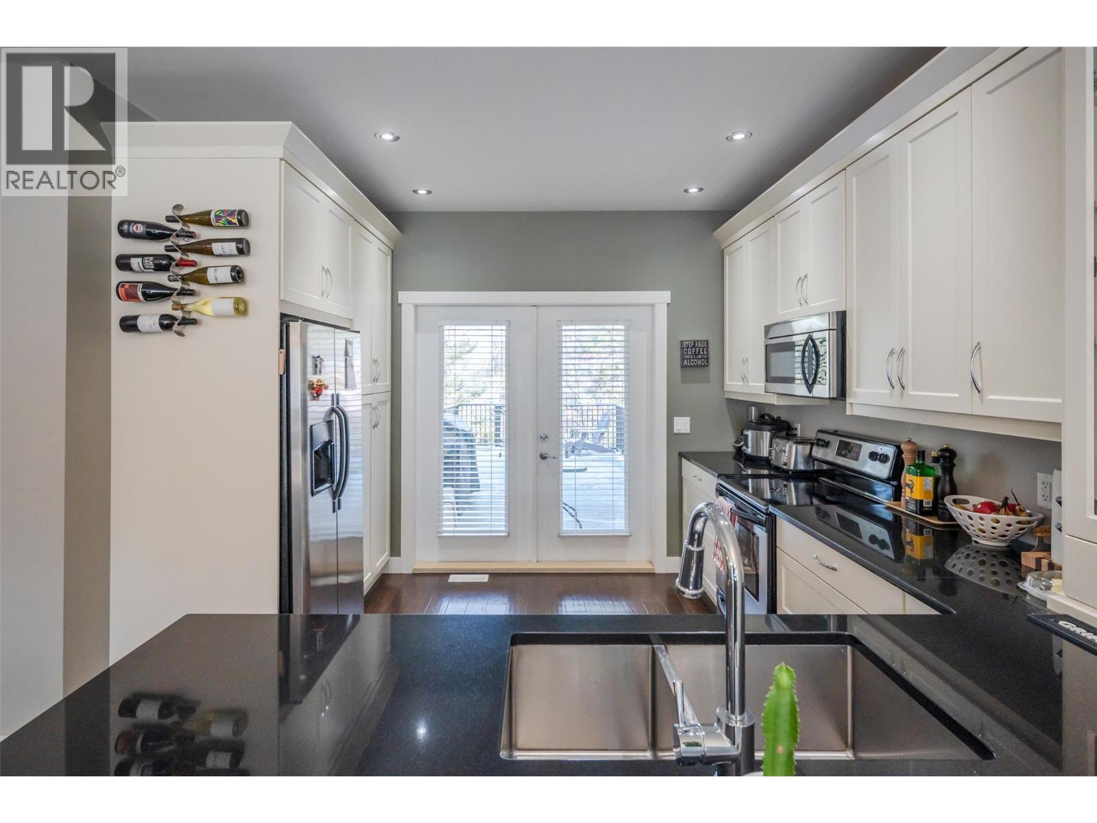 192 Nicola Place, Summerland, BC - Indoor Photo Showing Kitchen