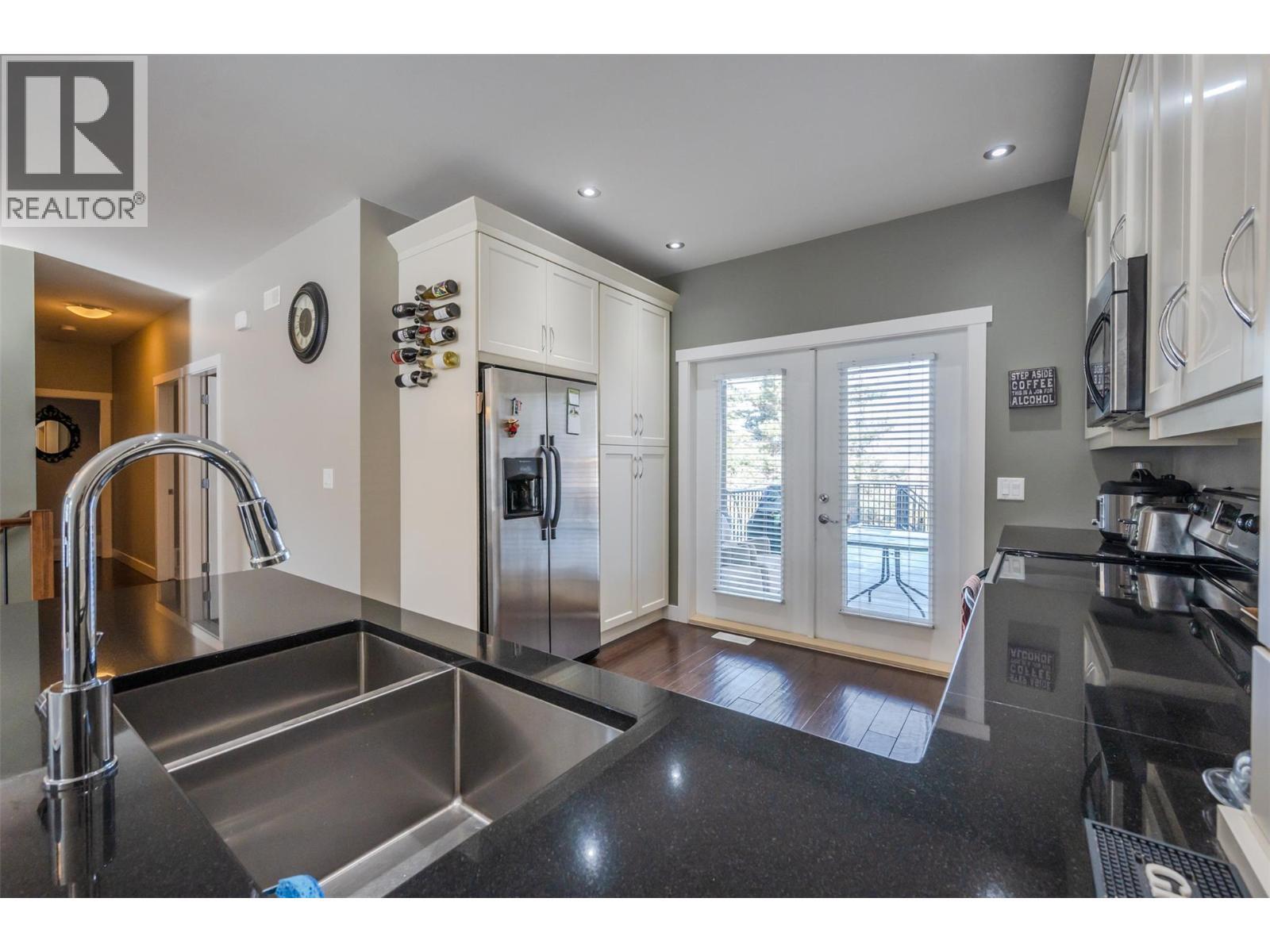 192 Nicola Place, Summerland, BC - Indoor Photo Showing Kitchen With Double Sink