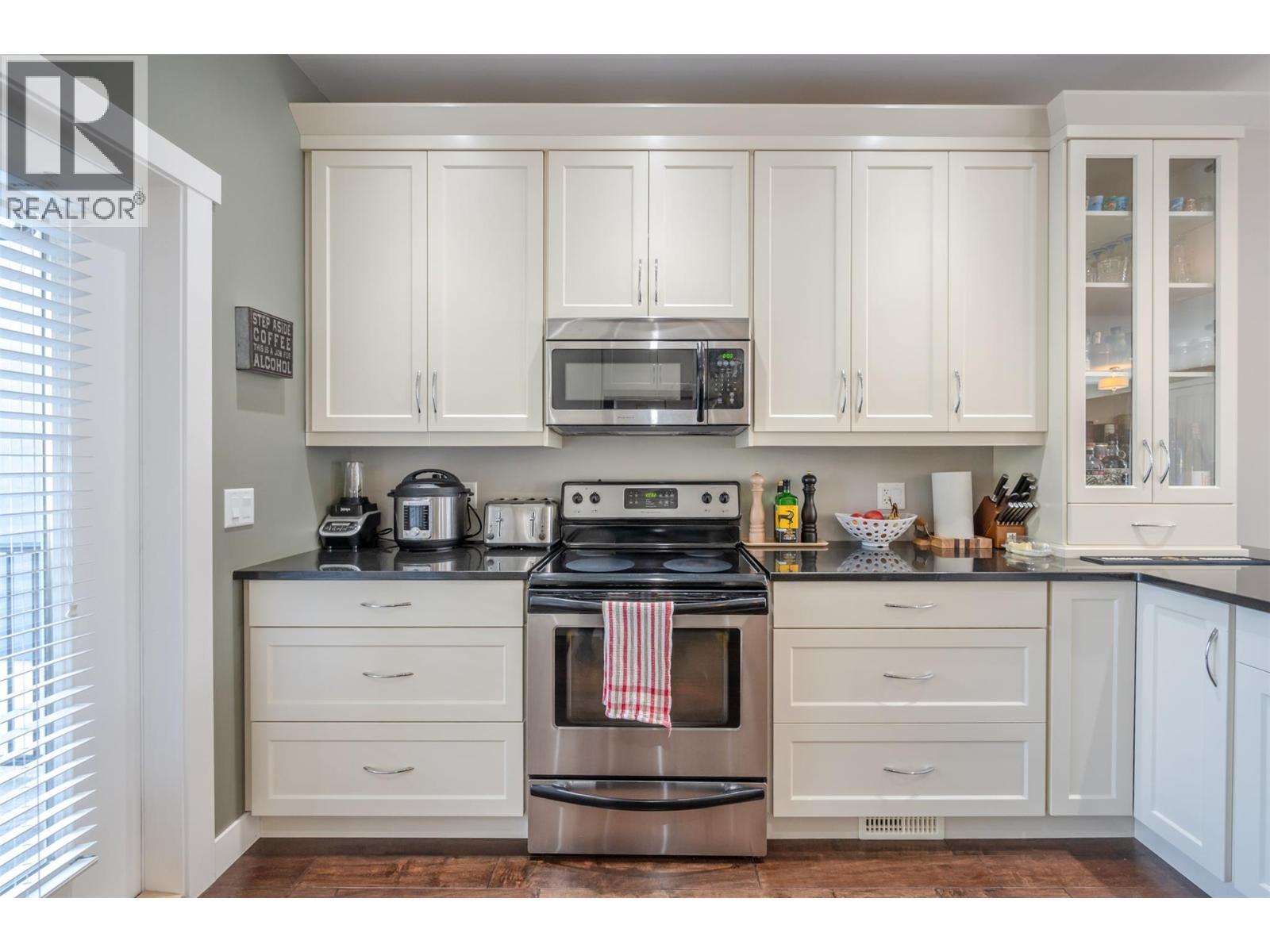 192 Nicola Place, Summerland, BC - Indoor Photo Showing Kitchen