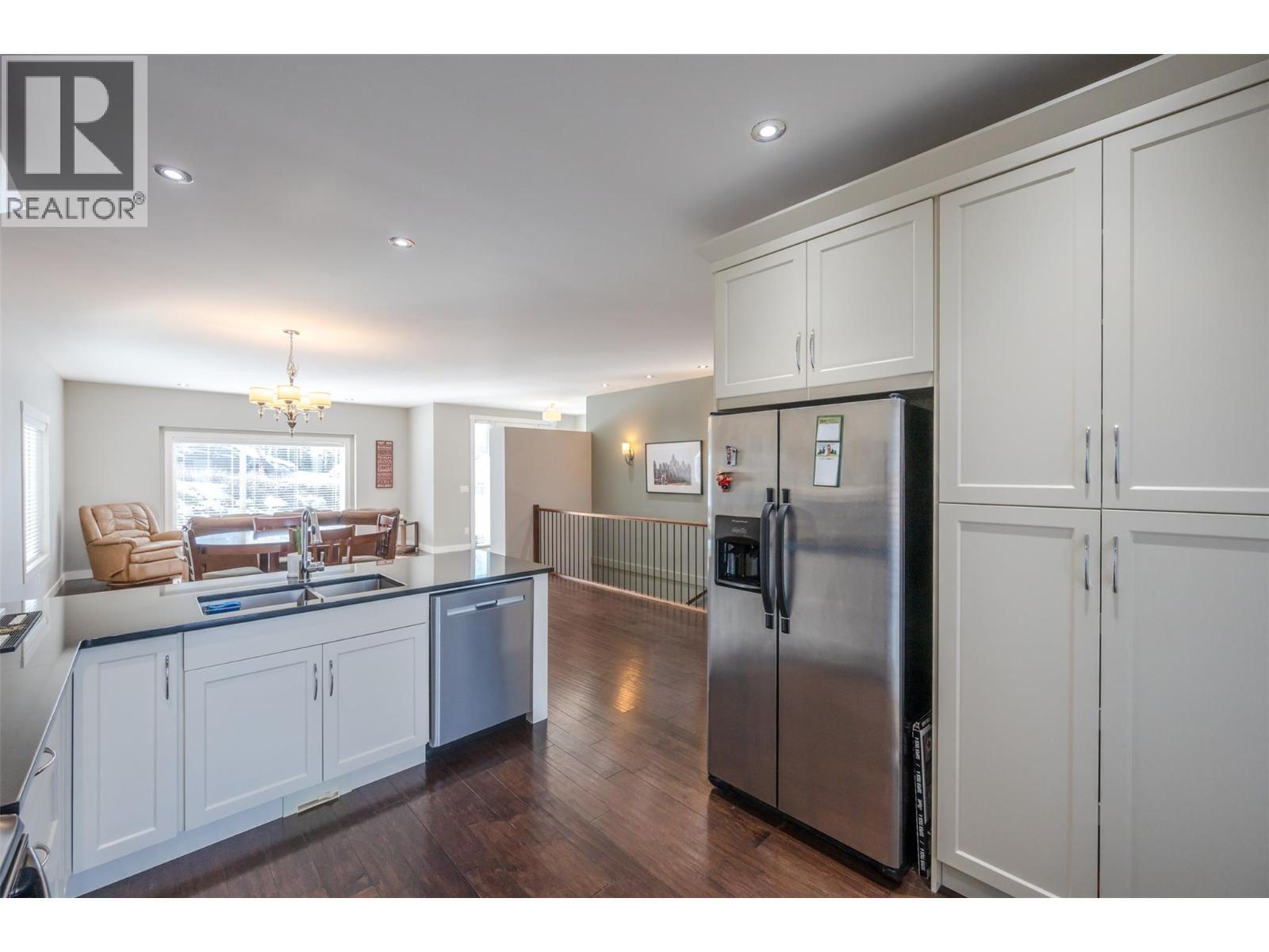 192 Nicola Place, Summerland, BC - Indoor Photo Showing Kitchen With Double Sink