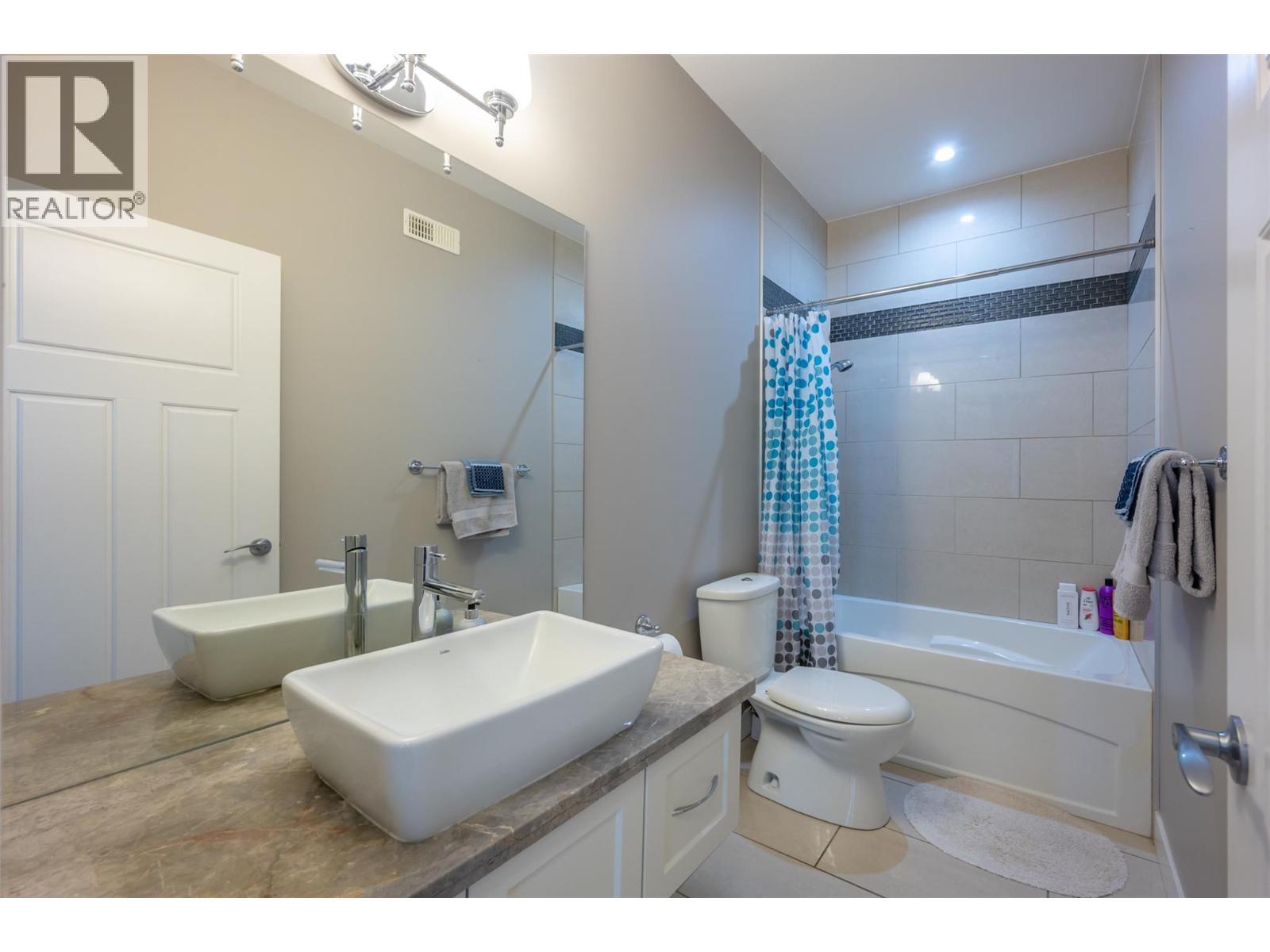 192 Nicola Place, Summerland, BC - Indoor Photo Showing Bathroom