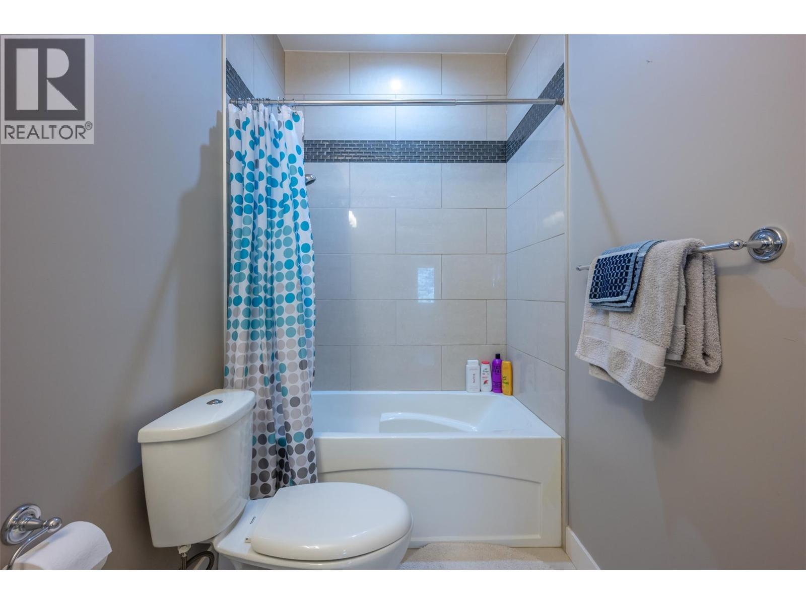 192 Nicola Place, Summerland, BC - Indoor Photo Showing Bathroom
