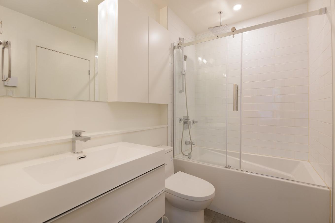 Ensuite bathroom - 207-4 Av. Donegani, Pointe-Claire, QC - Indoor Photo Showing Bathroom