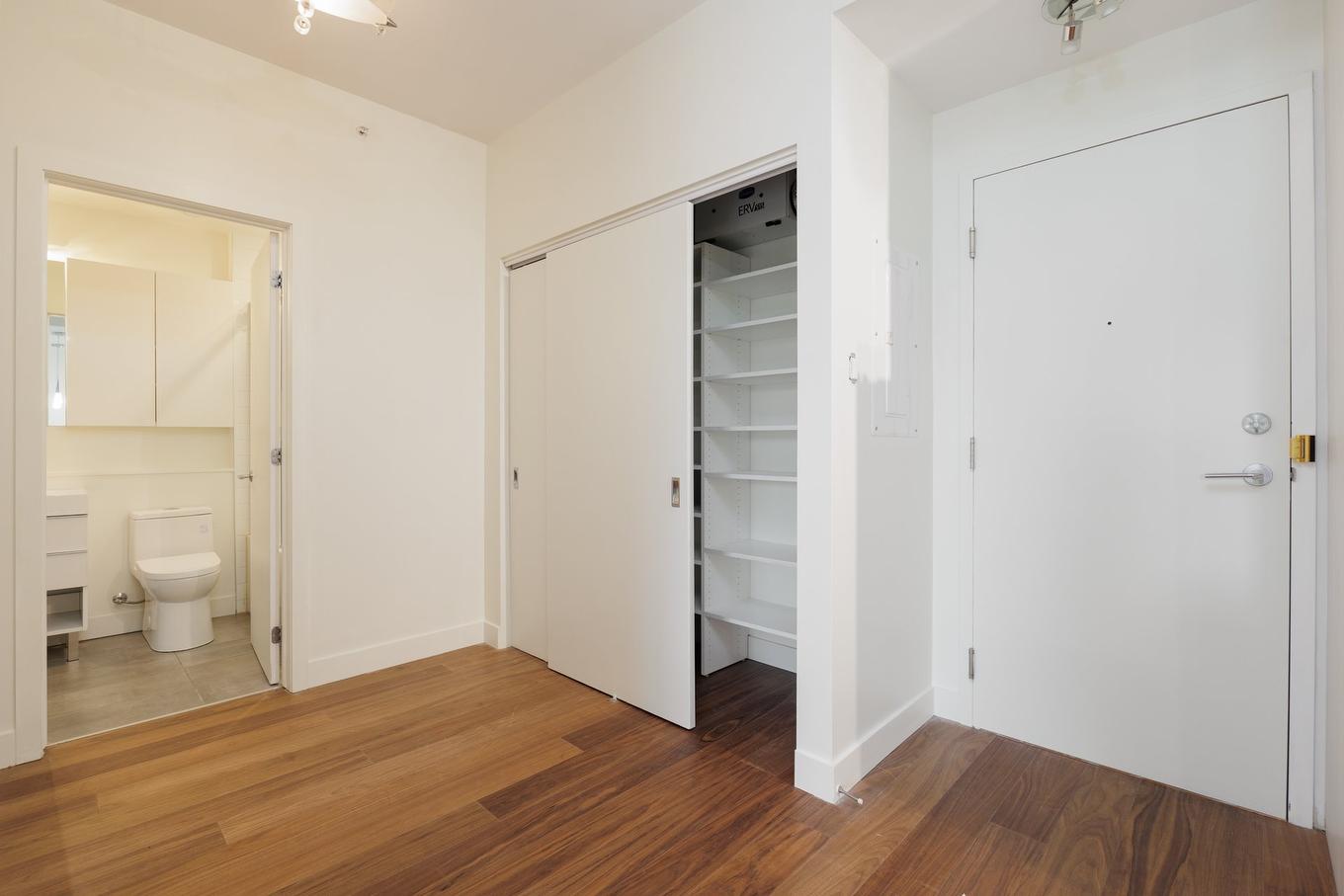 Hall - 207-4 Av. Donegani, Pointe-Claire, QC - Indoor Photo Showing Other Room