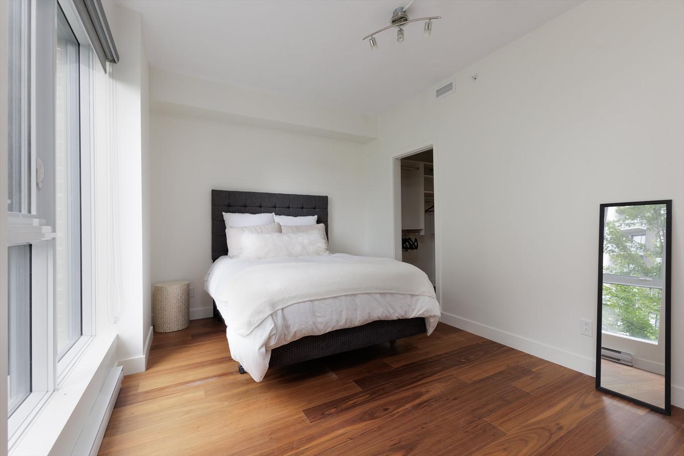 Bedroom - 207-4 Av. Donegani, Pointe-Claire, QC - Indoor Photo Showing Bedroom