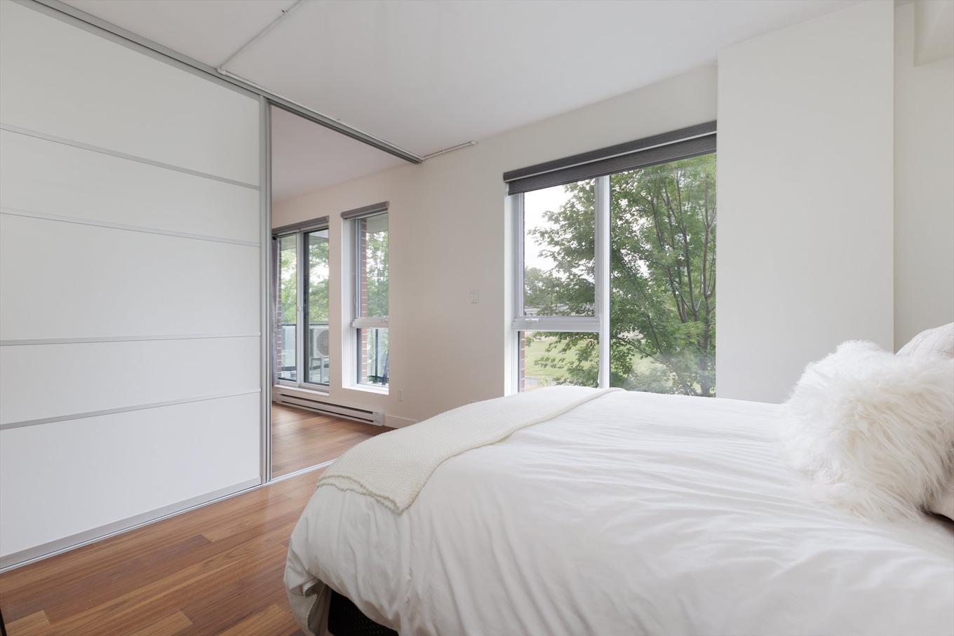 Bedroom - 207-4 Av. Donegani, Pointe-Claire, QC - Indoor Photo Showing Bedroom