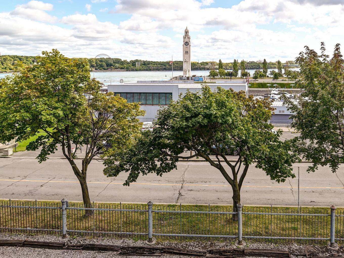 Vue sur l'eau - 312-370 Rue St-André, Montréal (Ville-Marie), QC - Outdoor With View