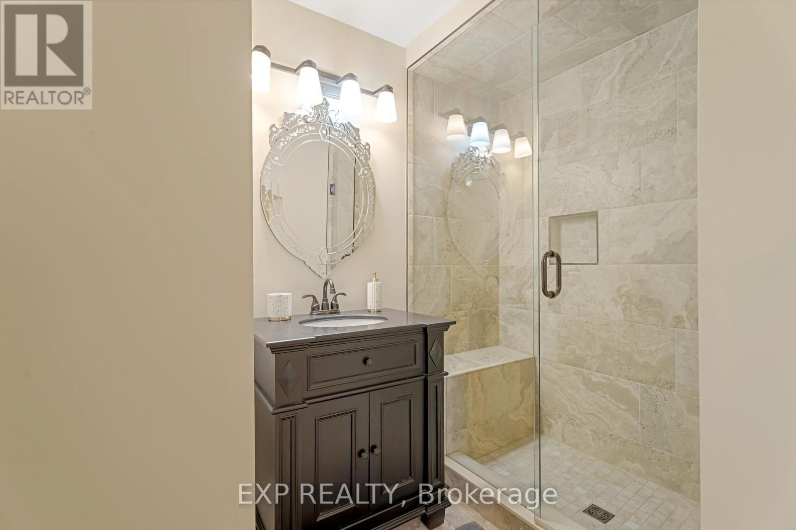 2 - 46 Herkimer Street, Hamilton, ON - Indoor Photo Showing Bathroom