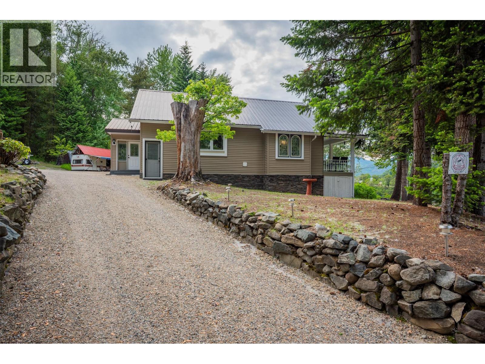2060 Casino Road, Trail, BC - Outdoor