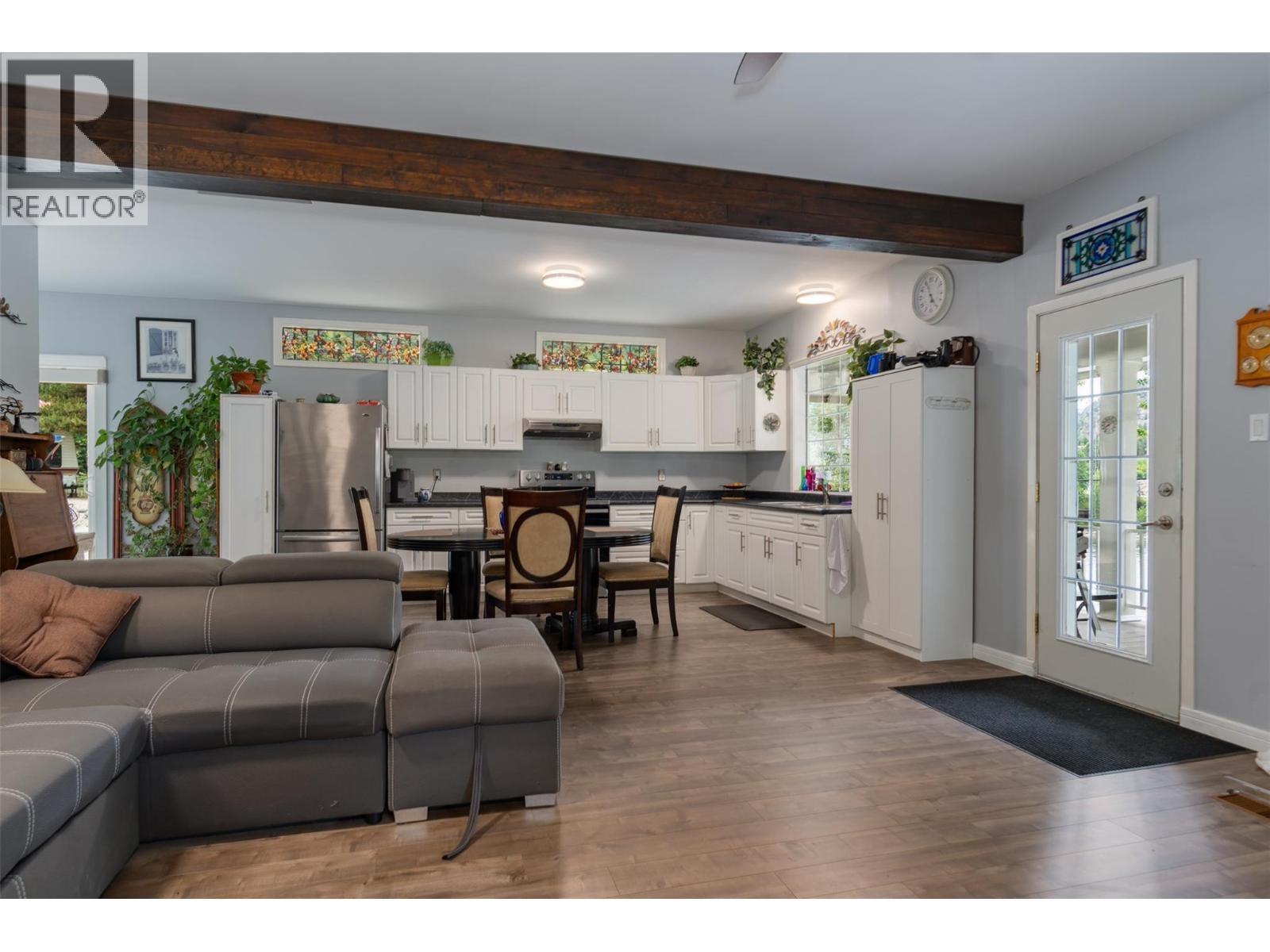 2060 Casino Road, Trail, BC - Indoor Photo Showing Living Room