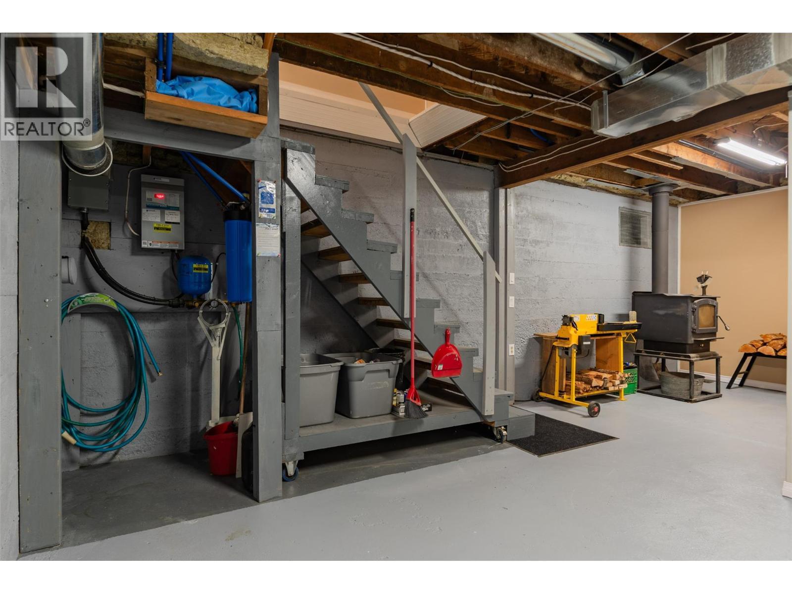 2060 Casino Road, Trail, BC - Indoor Photo Showing Basement