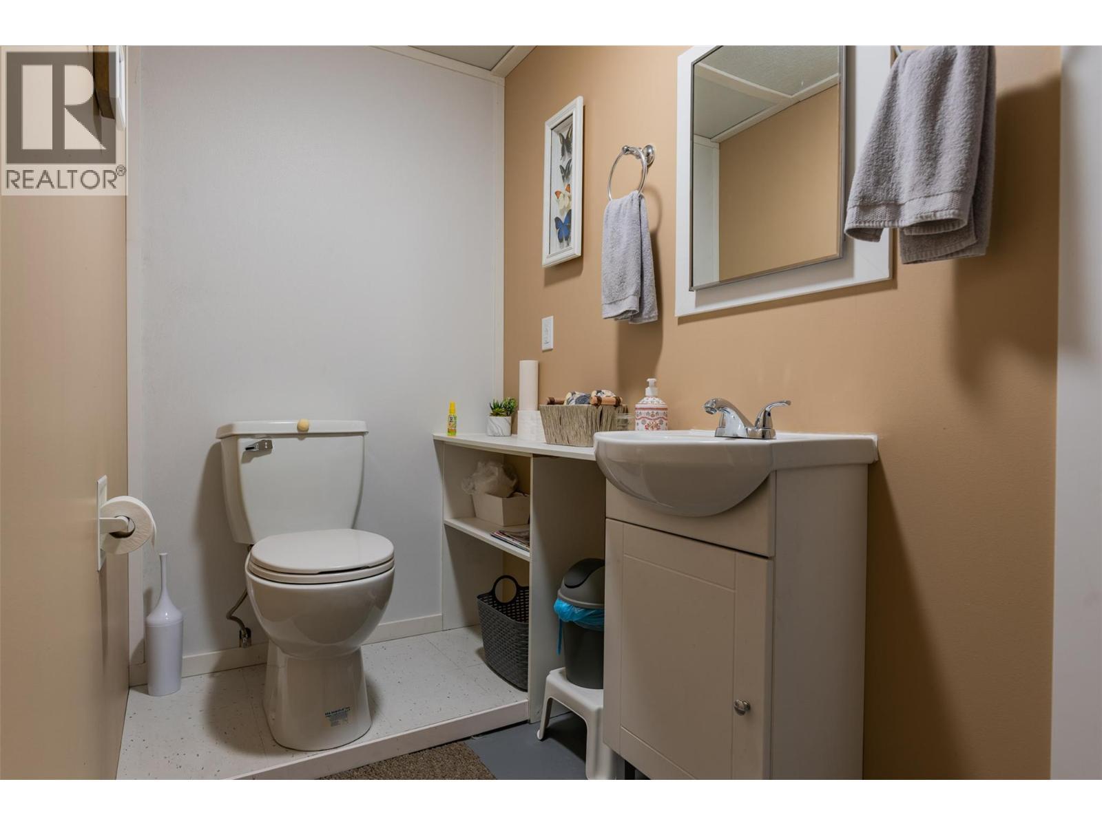 2060 Casino Road, Trail, BC - Indoor Photo Showing Bathroom