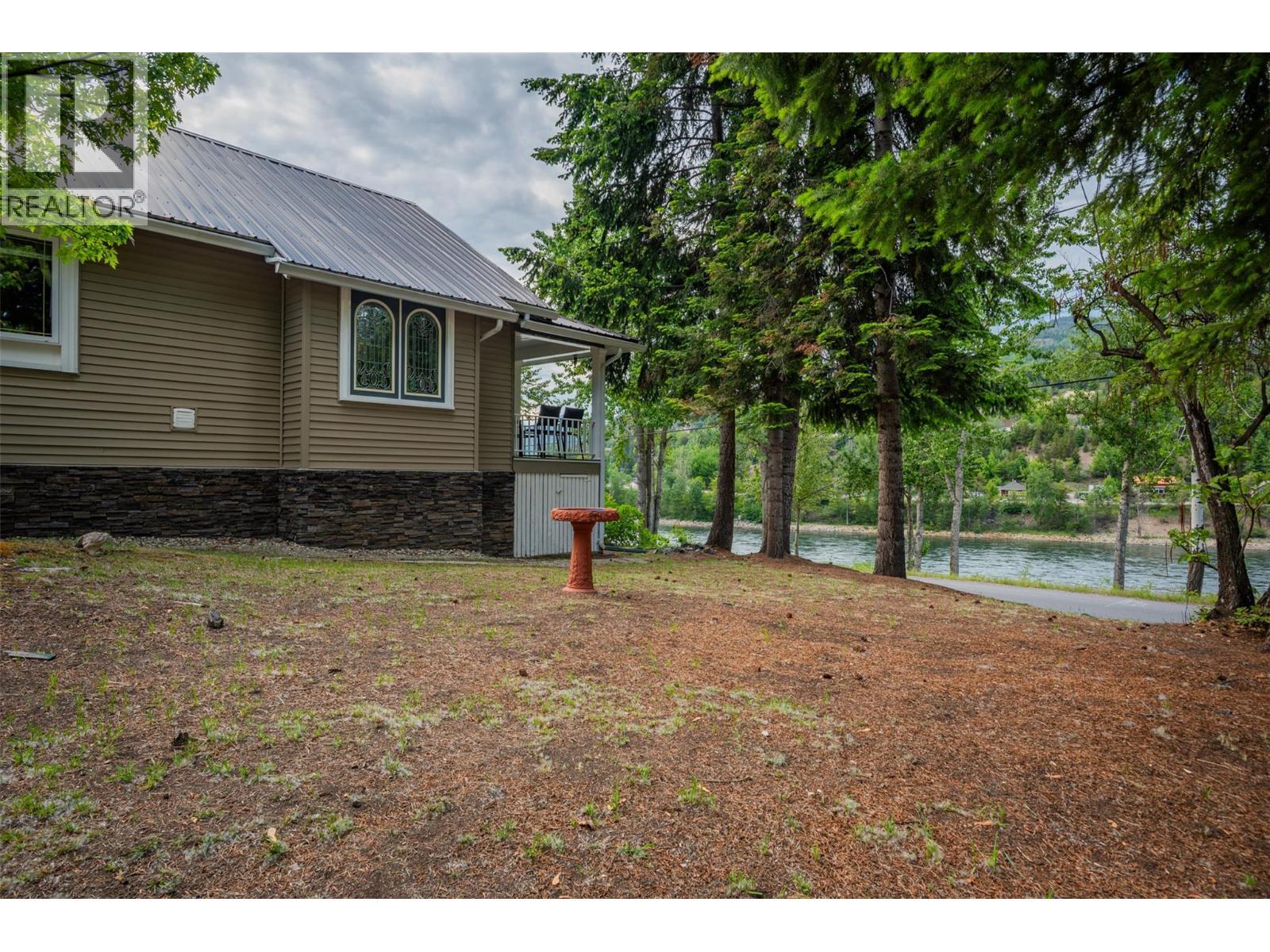 2060 Casino Road, Trail, BC - Outdoor