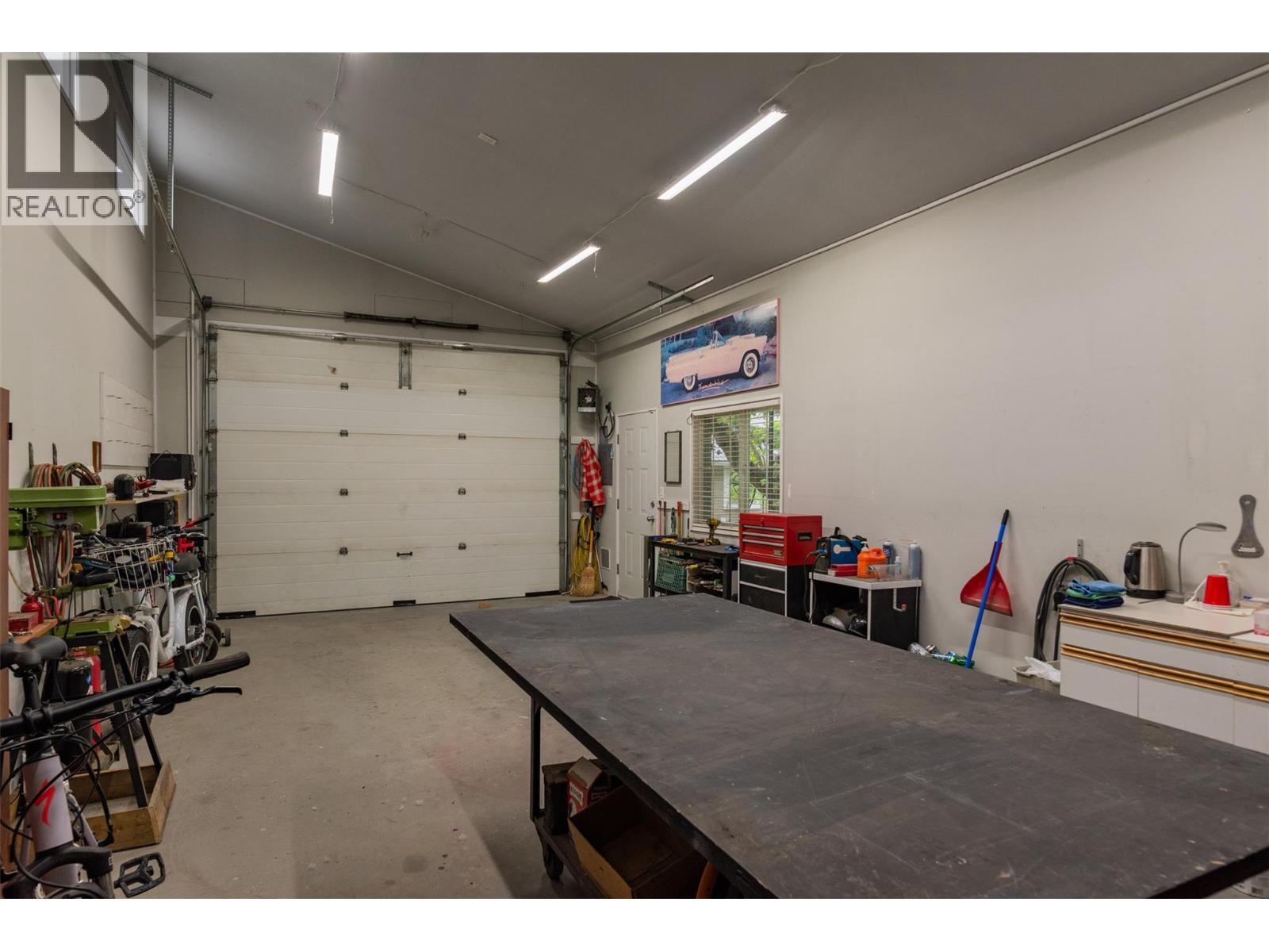 2060 Casino Road, Trail, BC - Indoor Photo Showing Garage
