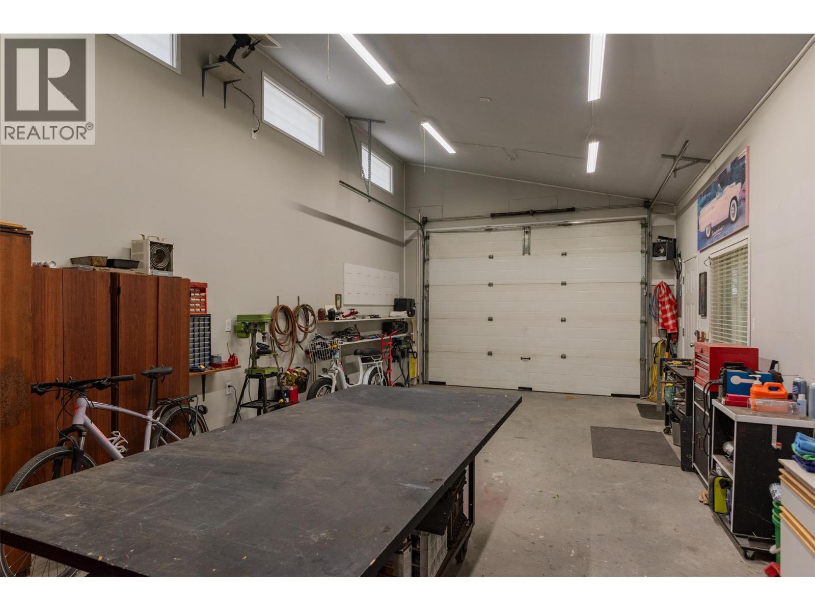 2060 Casino Road, Trail, BC - Indoor Photo Showing Garage