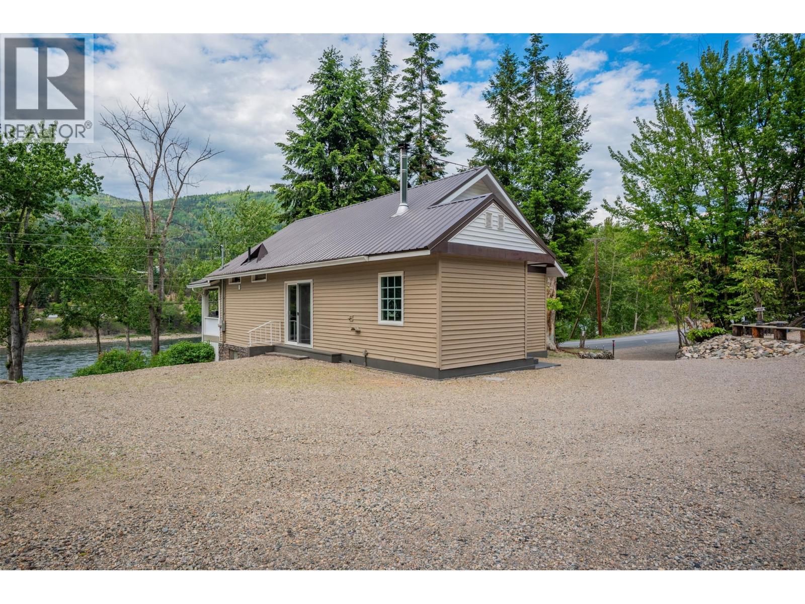2060 Casino Road, Trail, BC - Outdoor