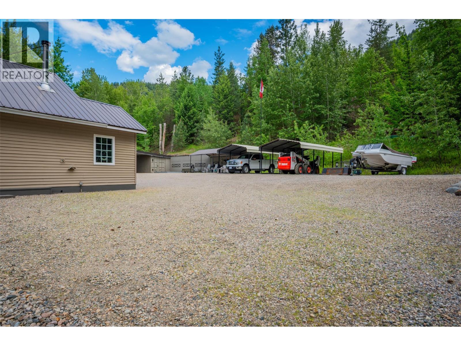 2060 Casino Road, Trail, BC - Outdoor