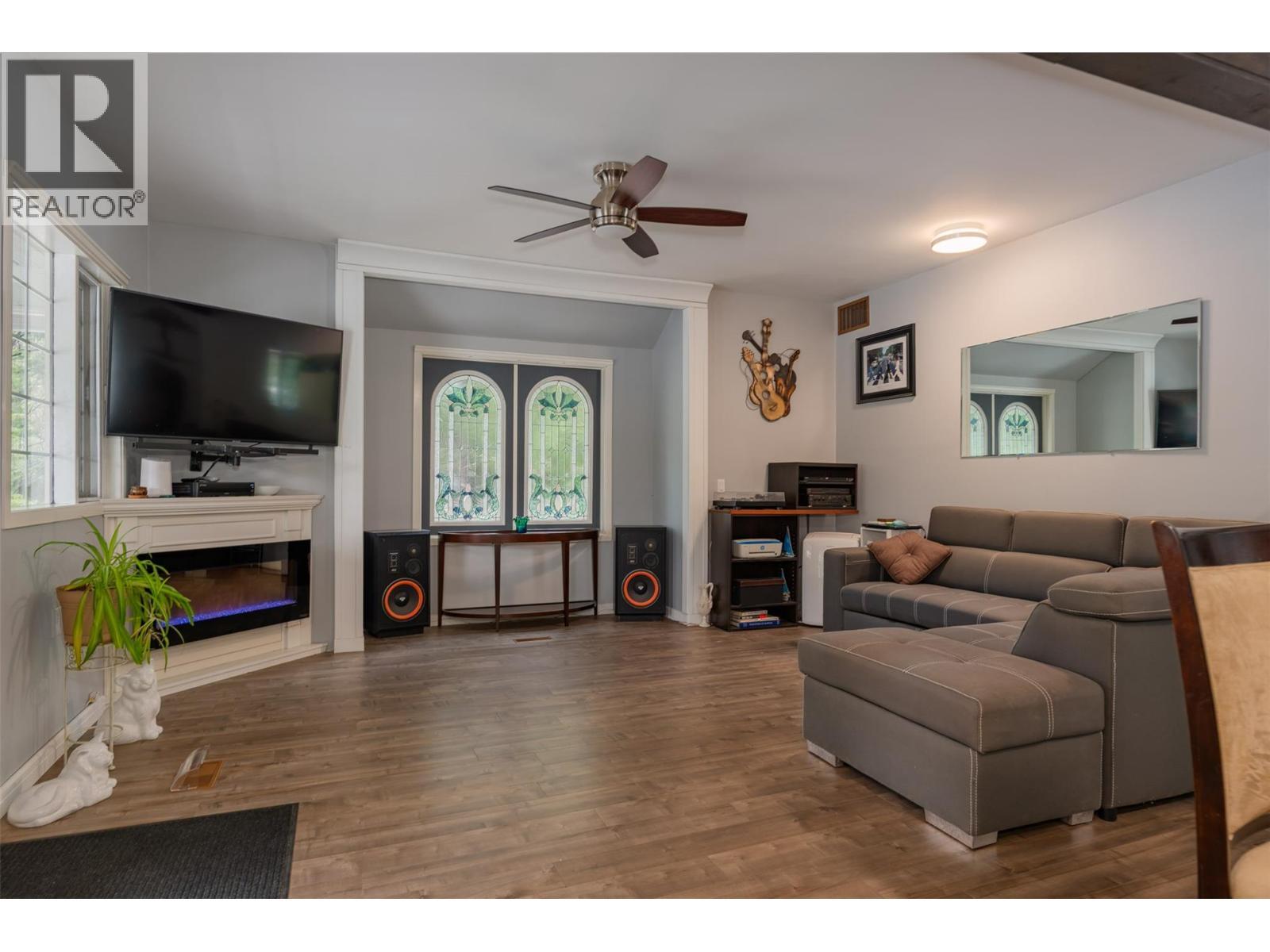 2060 Casino Road, Trail, BC - Indoor Photo Showing Living Room With Fireplace