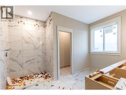 Ensuite shower, water closet -