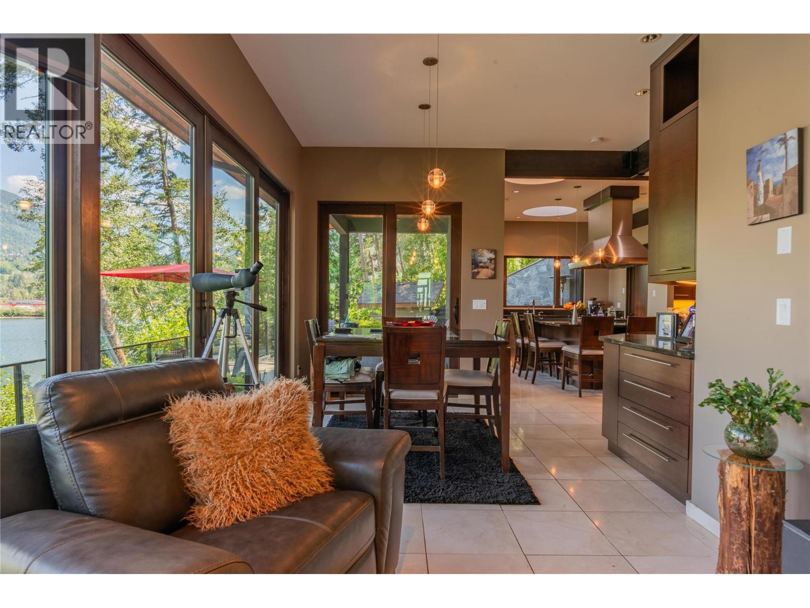 59 Johnstone Road, Nelson, BC - Indoor