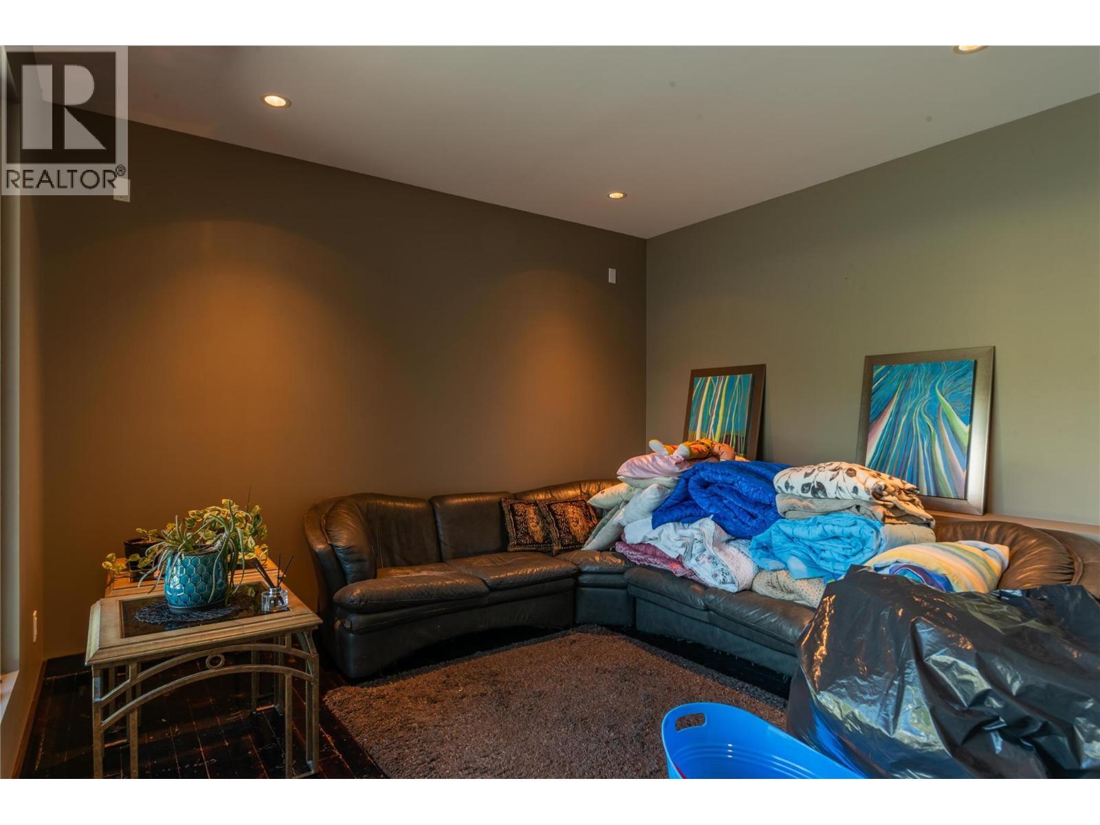 59 Johnstone Road, Nelson, BC - Indoor