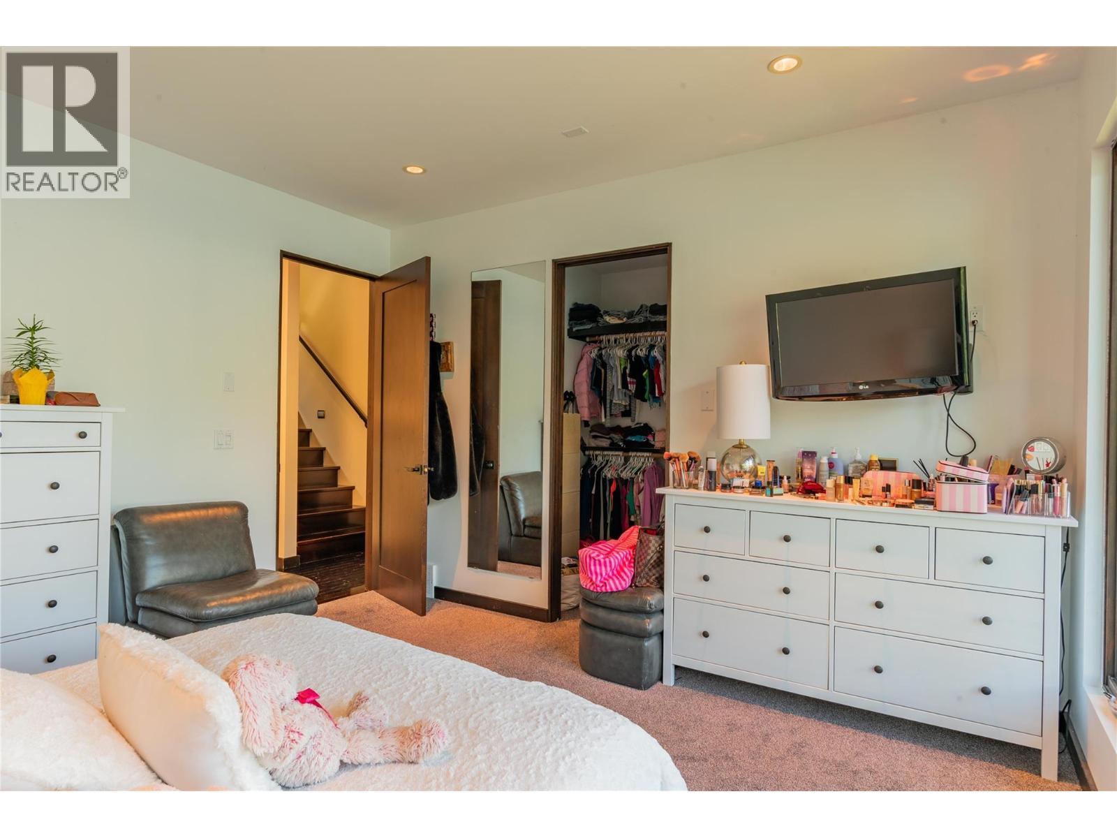 59 Johnstone Road, Nelson, BC - Indoor Photo Showing Bedroom