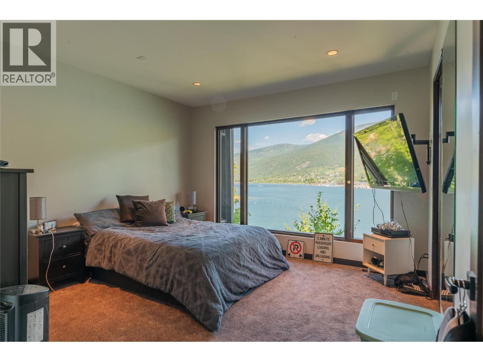 59 Johnstone Road, Nelson, BC - Indoor Photo Showing Bedroom