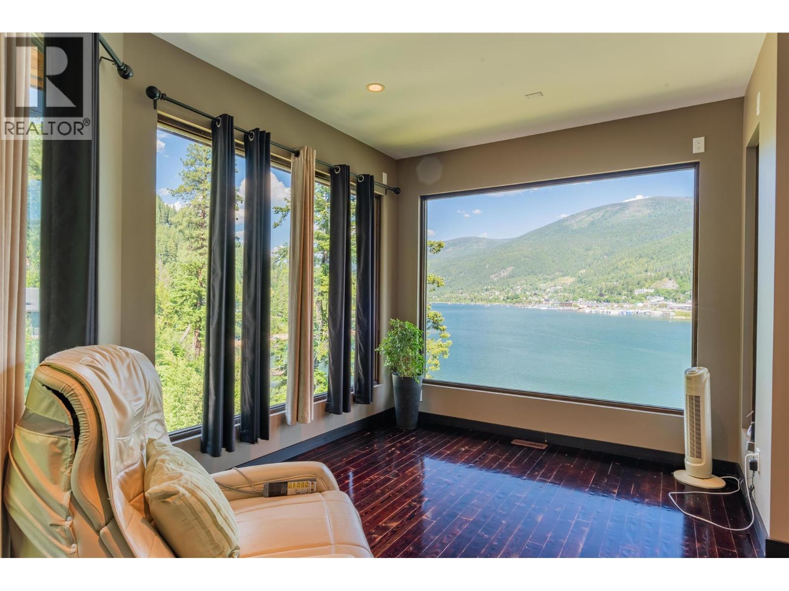 59 Johnstone Road, Nelson, BC - With Body Of Water