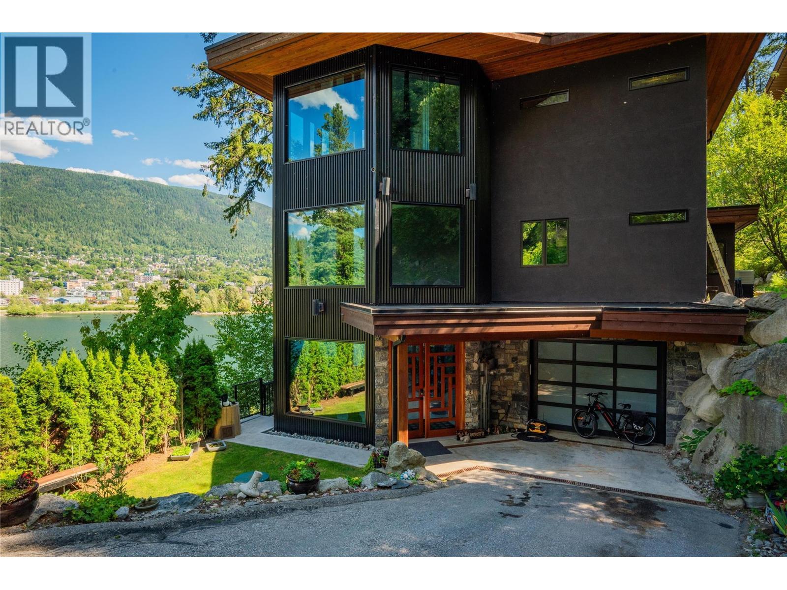 59 Johnstone Road, Nelson, BC - Outdoor
