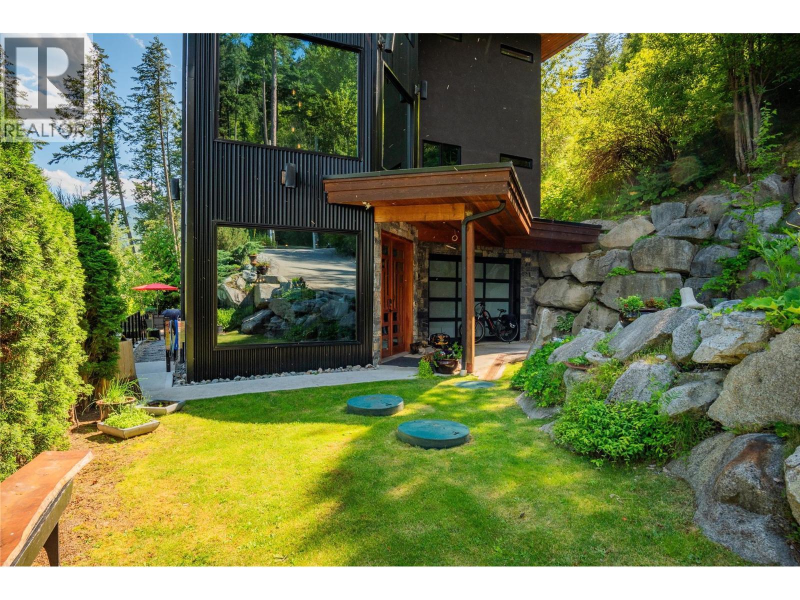 59 Johnstone Road, Nelson, BC - Outdoor