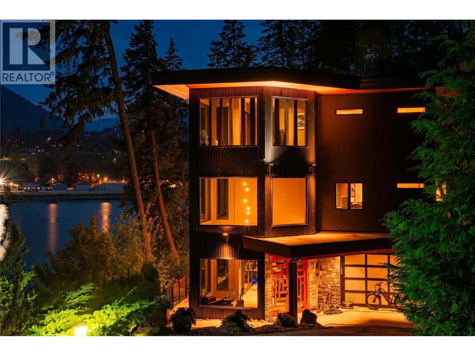 59 Johnstone Road, Nelson, BC - Outdoor