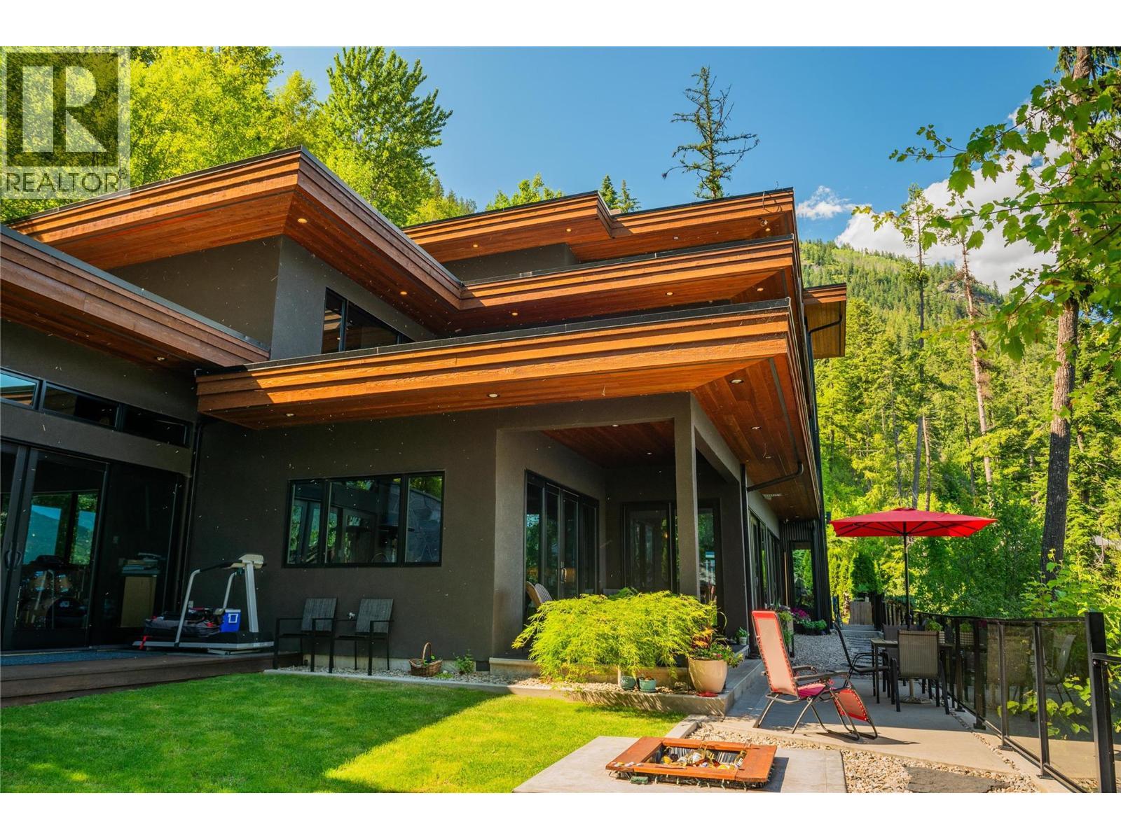 59 Johnstone Road, Nelson, BC - Outdoor