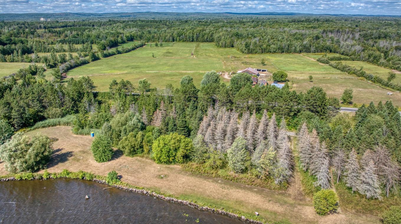 Bord de l'eau - Route Des Outaouais, Brownsburg-Chatham, QC