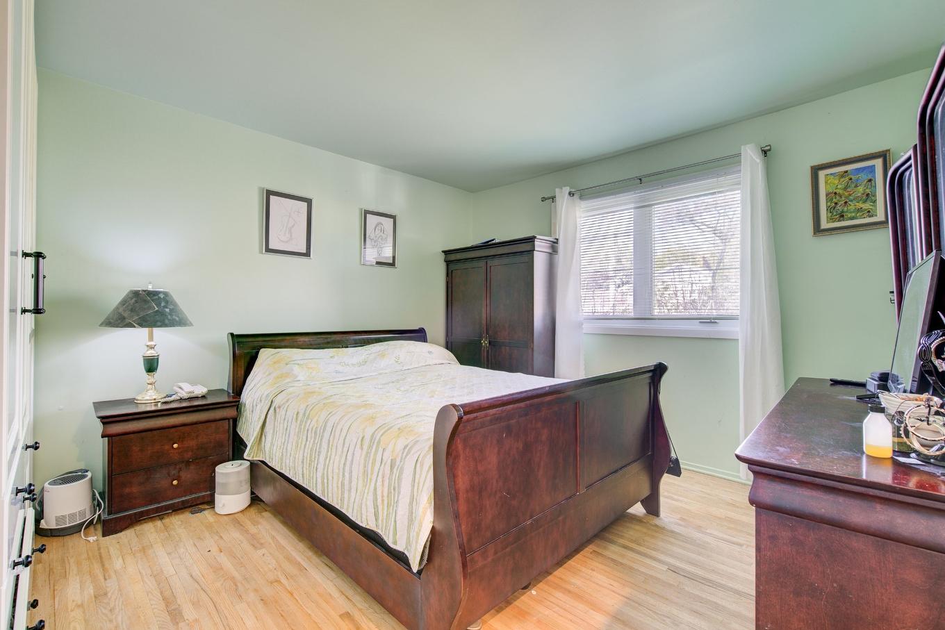 Primary bedroom - 13151 Rue Edison, Montréal (Pierrefonds-Roxboro), QC - Indoor Photo Showing Bedroom