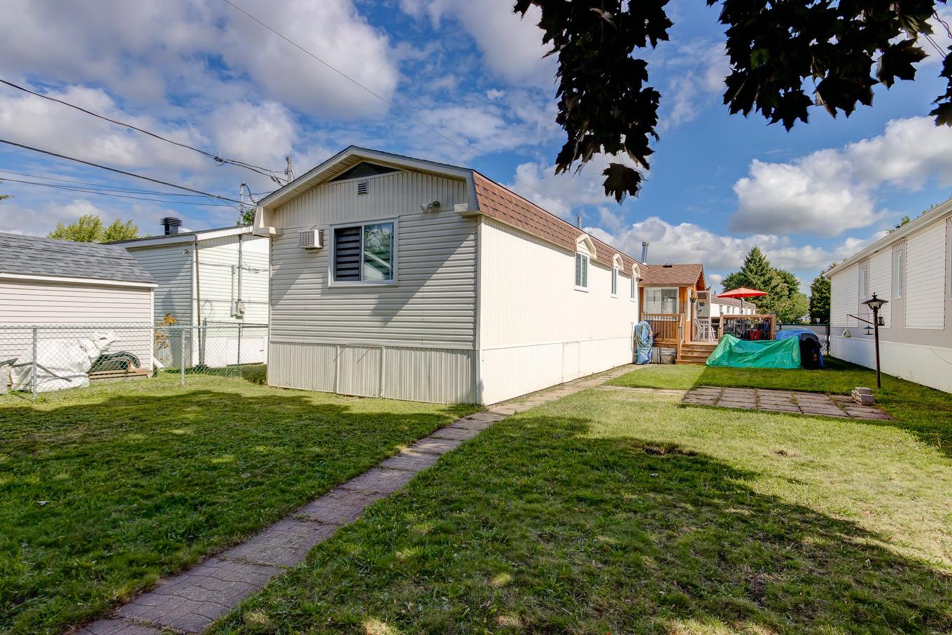 Backyard - 621-3950 Boul. Sir-Wilfrid-Laurier, Longueuil (Saint-Hubert), QC - Outdoor