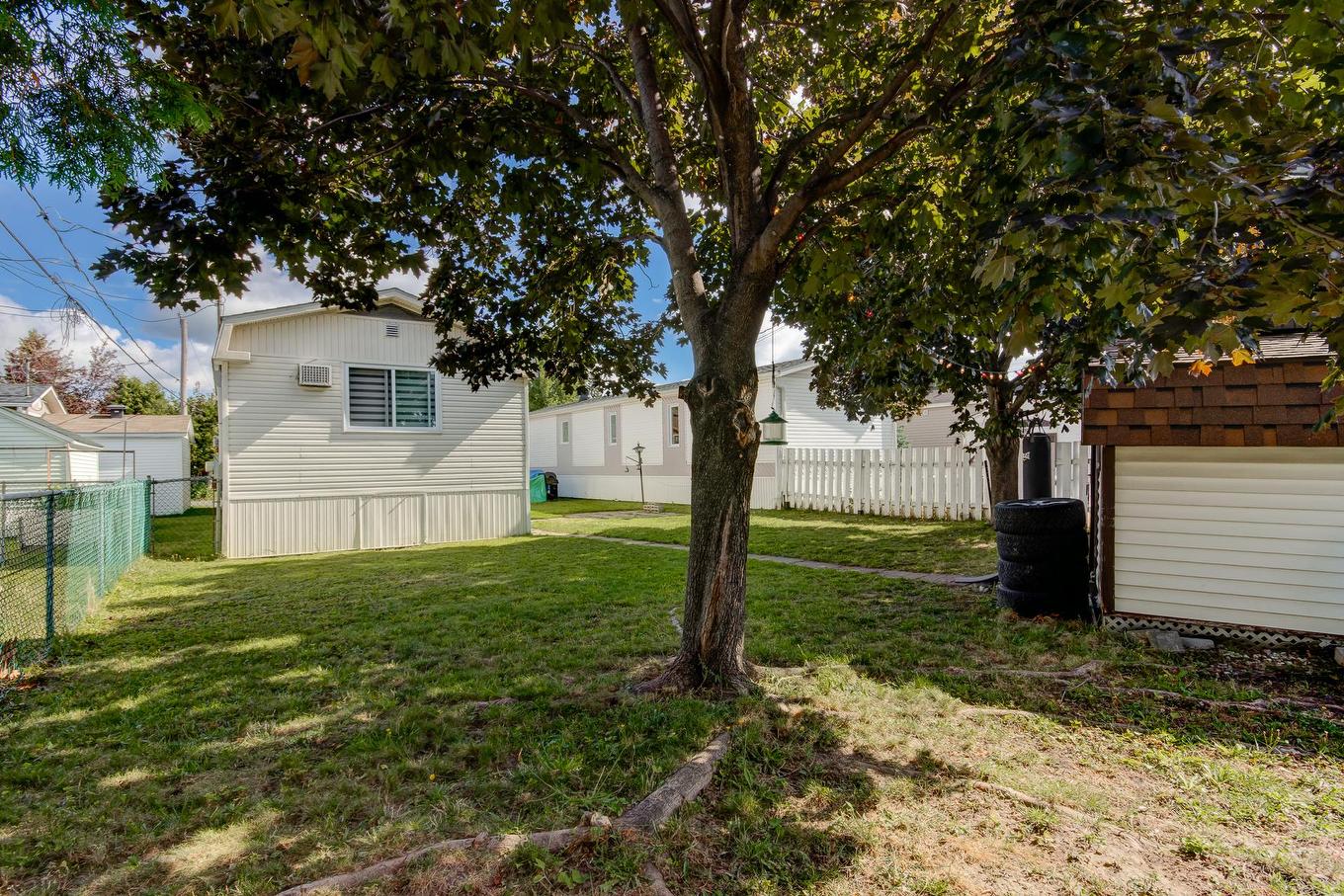 Backyard - 621-3950 Boul. Sir-Wilfrid-Laurier, Longueuil (Saint-Hubert), QC - Outdoor