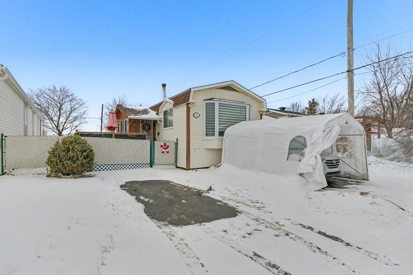 Frontage - 621-3950 Boul. Sir-Wilfrid-Laurier, Longueuil (Saint-Hubert), QC - Outdoor