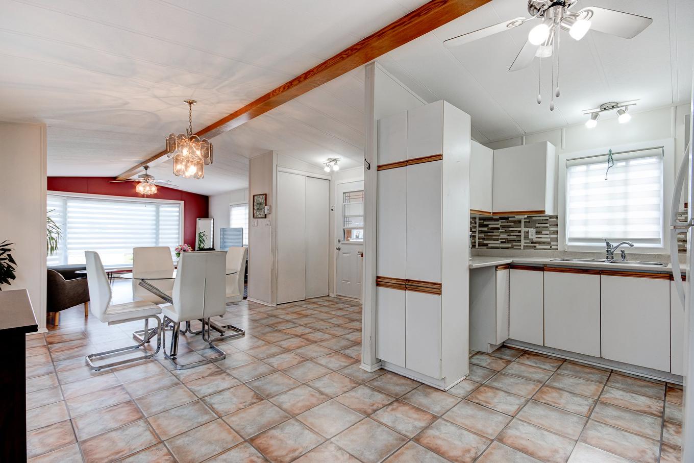 Kitchen - 621-3950 Boul. Sir-Wilfrid-Laurier, Longueuil (Saint-Hubert), QC - Indoor Photo Showing Kitchen