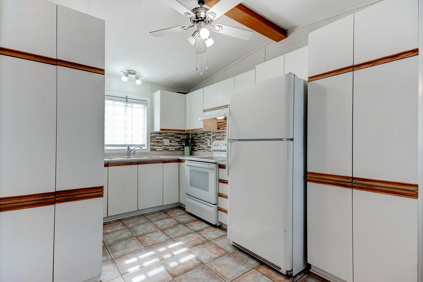 Kitchen - 621-3950 Boul. Sir-Wilfrid-Laurier, Longueuil (Saint-Hubert), QC - Indoor Photo Showing Kitchen