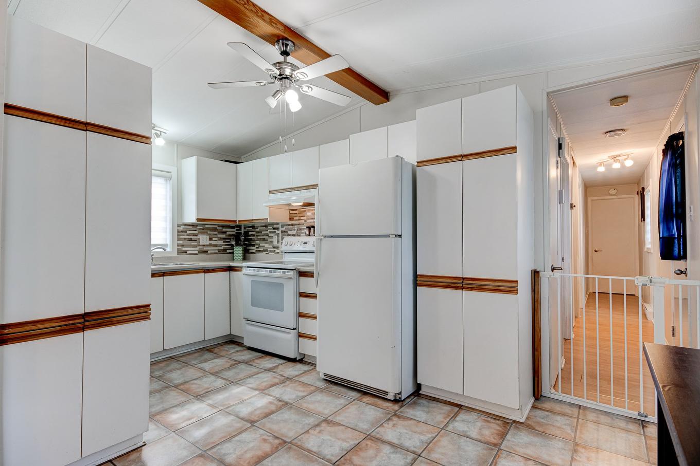 Kitchen - 621-3950 Boul. Sir-Wilfrid-Laurier, Longueuil (Saint-Hubert), QC - Indoor Photo Showing Kitchen