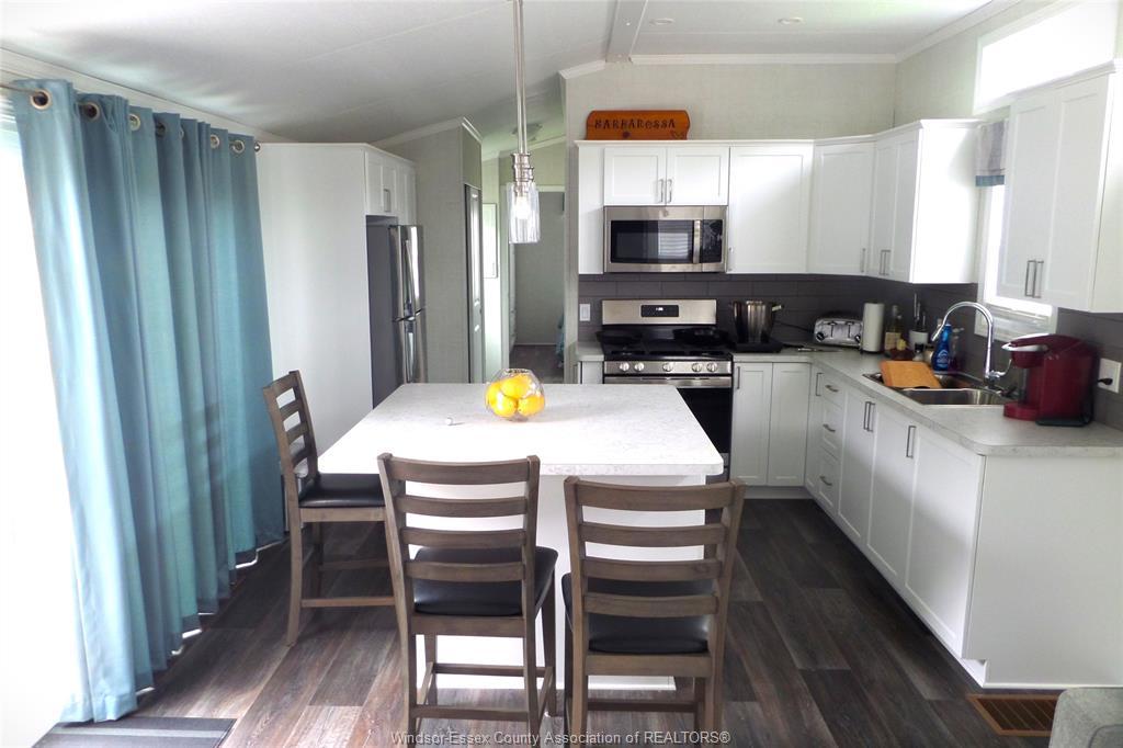 700-981 County Rd 2, Lakeshore, ON