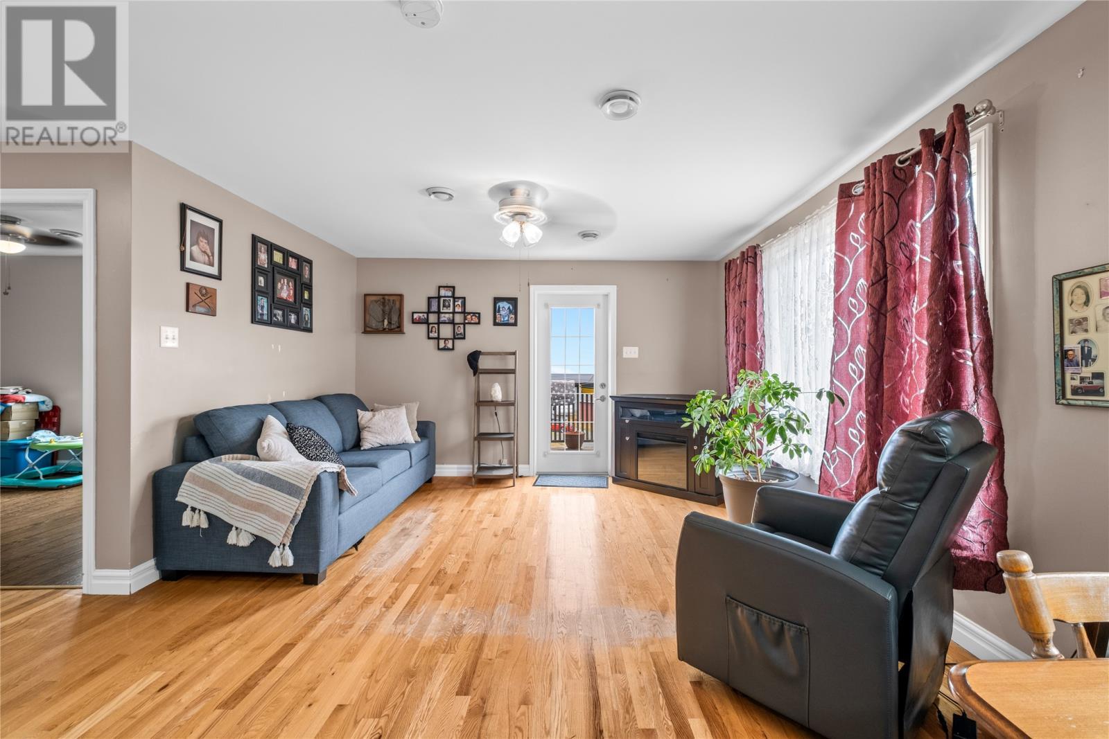88 Beachy Cove Road, Portugal Cove - St. Phillip'S, NL - Indoor Photo Showing Living Room