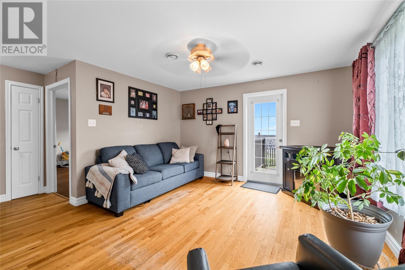88 Beachy Cove Road, Portugal Cove - St. Phillip'S, NL - Indoor Photo Showing Living Room