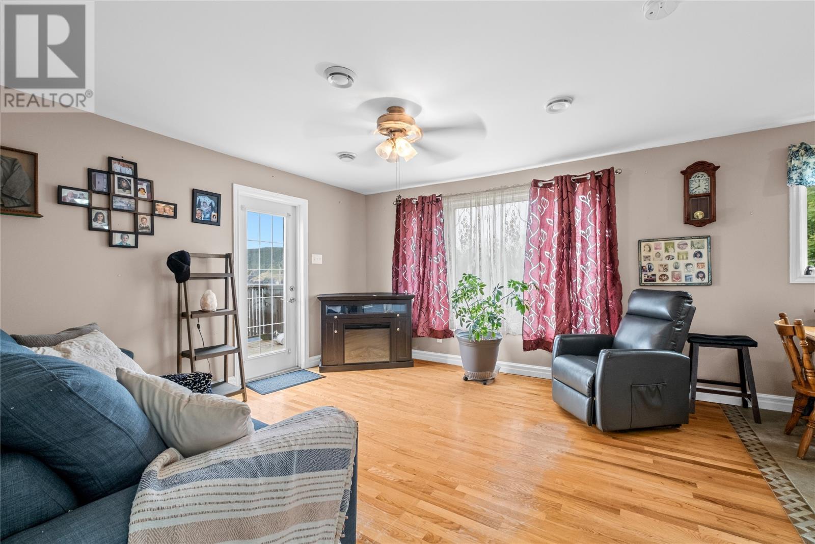 88 Beachy Cove Road, Portugal Cove - St. Phillip'S, NL - Indoor Photo Showing Living Room