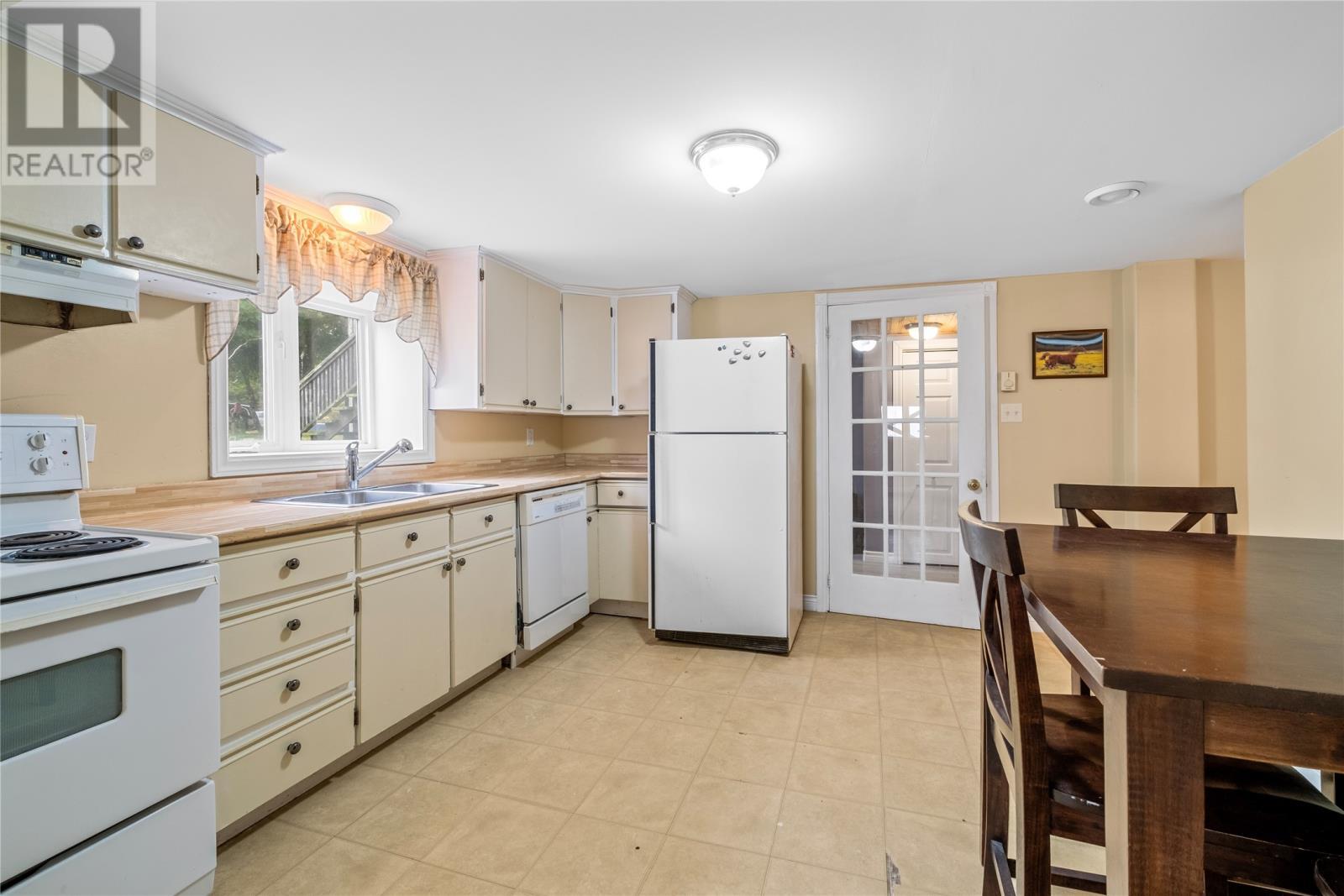 88 Beachy Cove Road, Portugal Cove - St. Phillip'S, NL - Indoor Photo Showing Kitchen With Double Sink