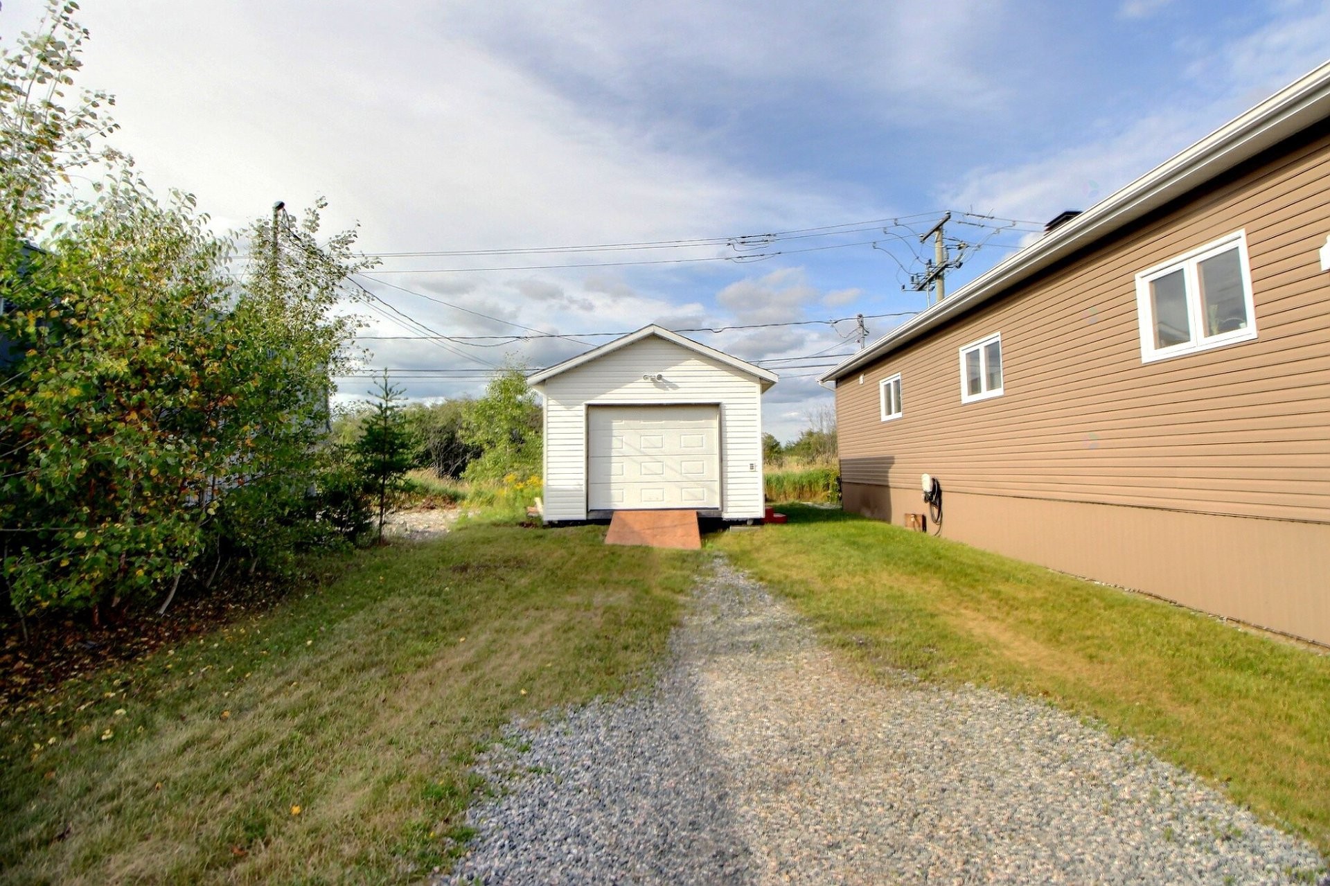 Garage - 200 Av. Douay, Amos, QC - Outdoor